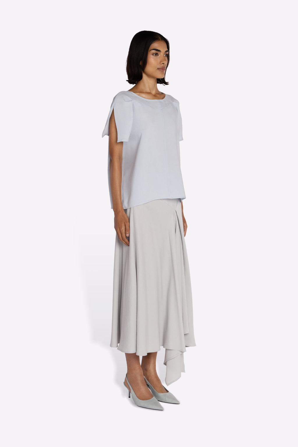 RAJA SKIRT IN GREY MODEL SIDE