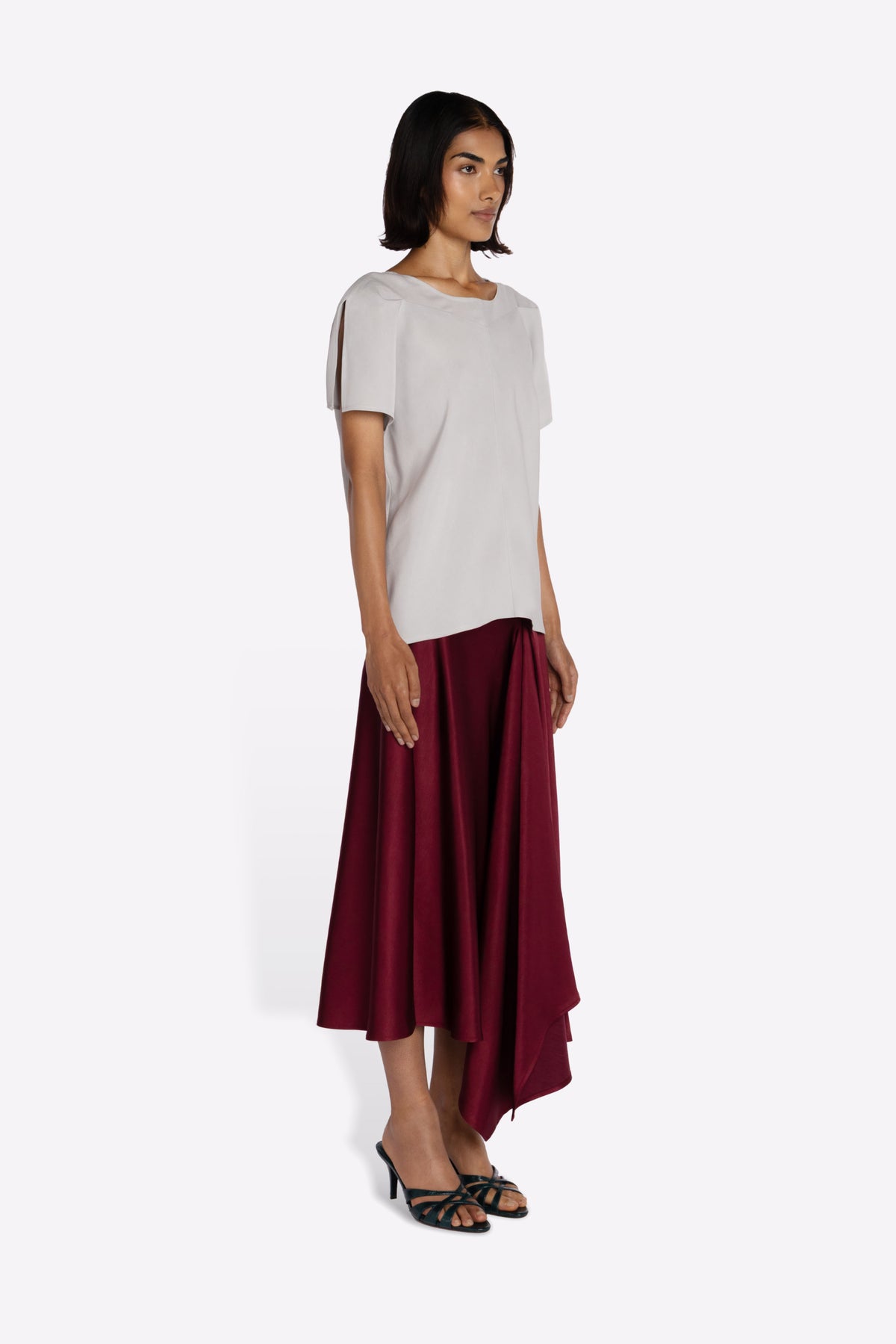 RAJA SKIRT IN MAROON MODEL SIDE